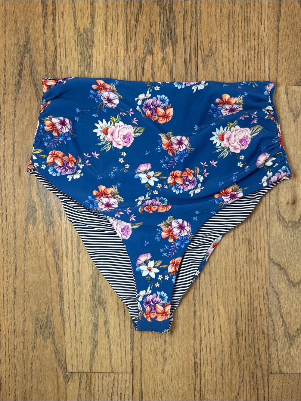 Cupshe Women’s Blue Floral Reversible Striped High-Waist Swim Bottoms Size M